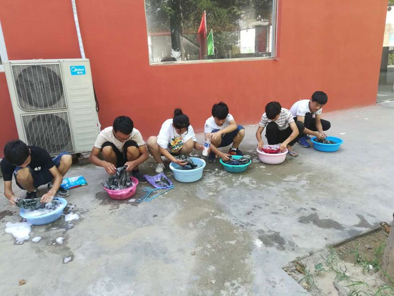 beat365在线唯一官网老师教学生洗衣服